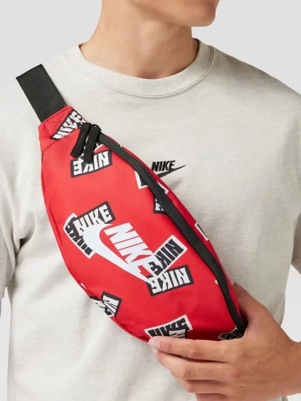 Nike Bauchtasche Mit Allover-Logo-Muster – Rot 1