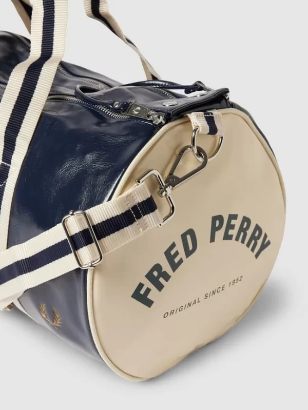 Fred Perry Duffel Bag In Leder-Optik Modell ‘CLASSIC’ – Marineblau 4
